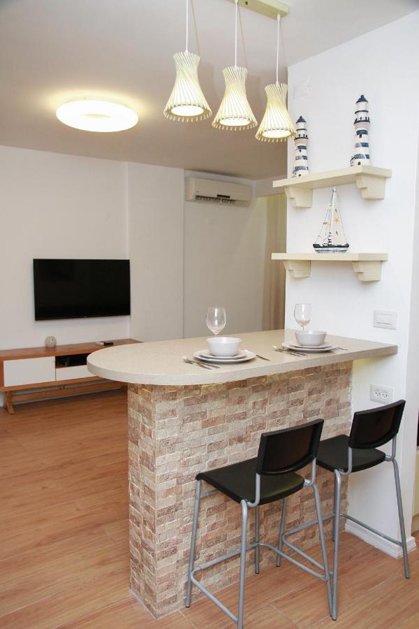 Apartments4You Betti Бат Ям Екстериор снимка