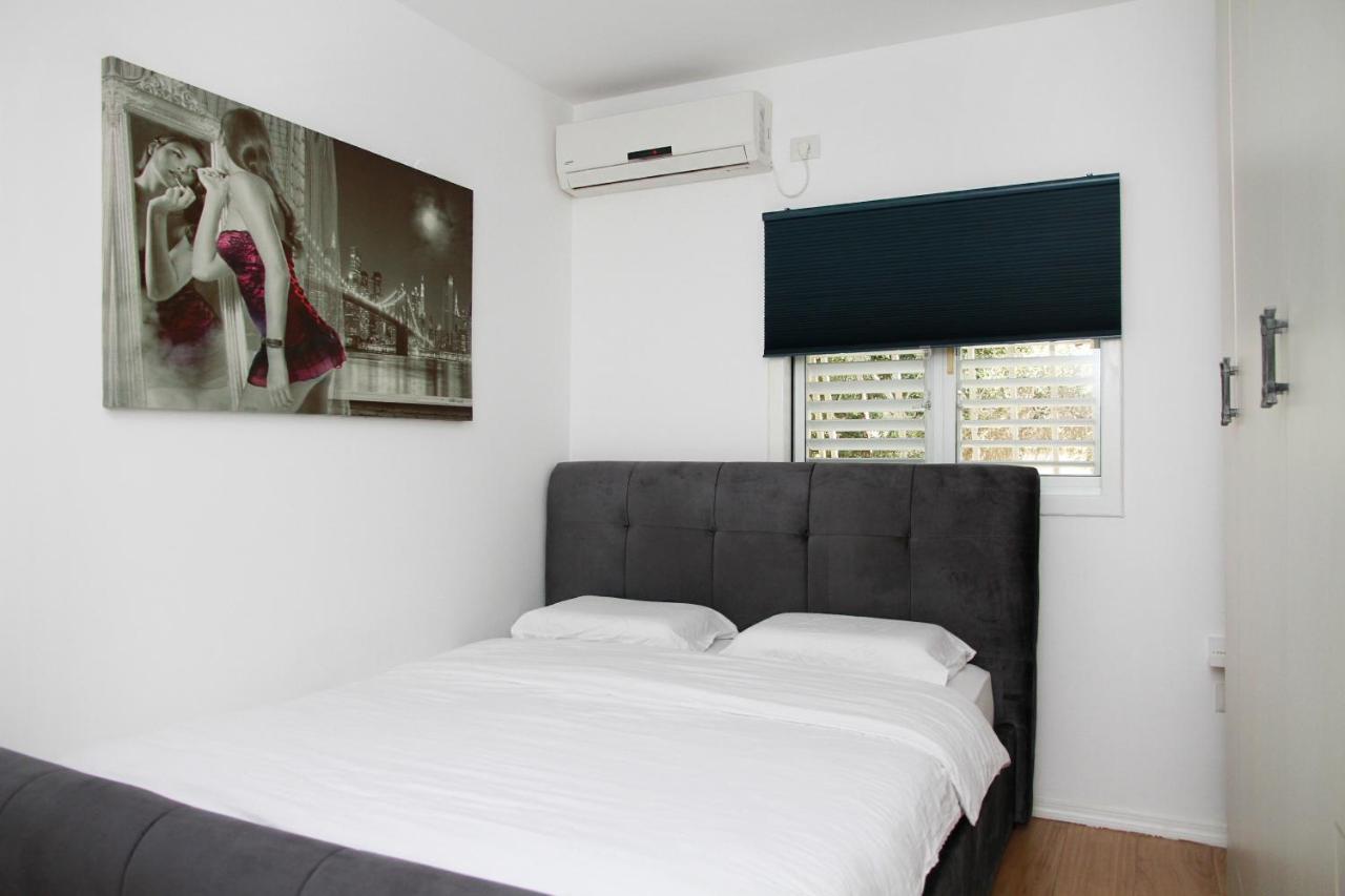 Apartments4You Betti Бат Ям Екстериор снимка